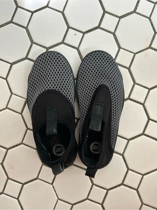 Kids Slip-On Water-Friendly Mesh Shoes in Gray and Black