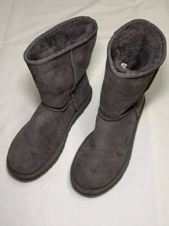 UGG Australia Boots Women's size 7 - Gray