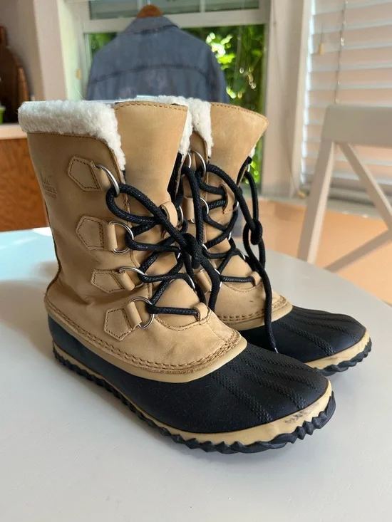 Sorel Women’s Tan and Black Winter Boot