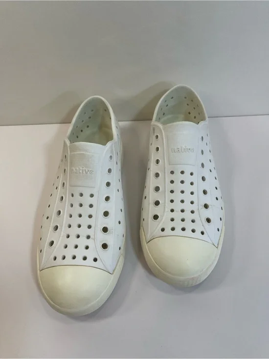 Native Kids Girls' Jefferson White Slip-On Shoes, Size J3 Water Shoe Slip On
