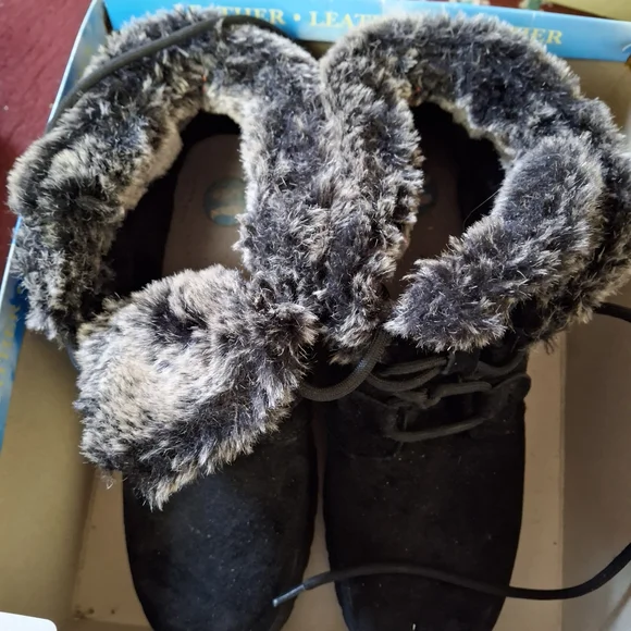 Cozy Black Faux Fur Lined Winter Boots