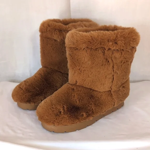 Bamboo Frozen Golden Faux Fur Snow Boots Mid-Calf Size 8
