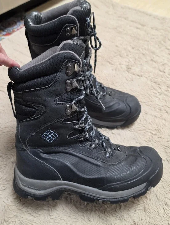 Columbia Women's Black and Gray Insulated Bugaboot Boots 8