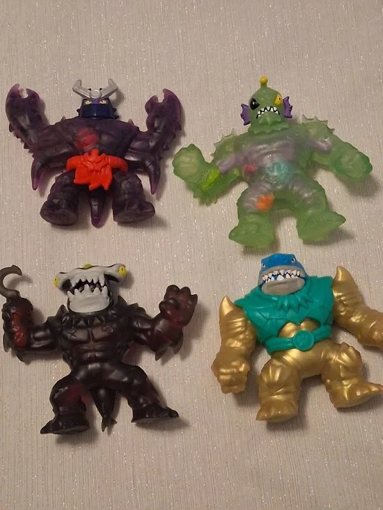mixed Lot of 4 Goo Jit Zu Stretchy slime Chomp Attack Toys Shark Aliens