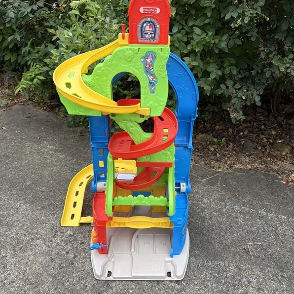 Fisher Price Little People CITY SKYWAY Race Track Tower Sit And Stand