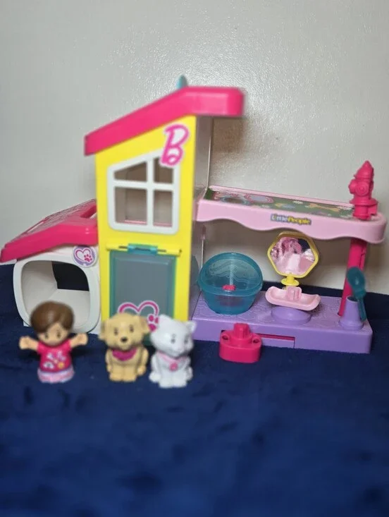 Fisher Price Little People Barbie Play And Care Pet Spa Playset with Figures