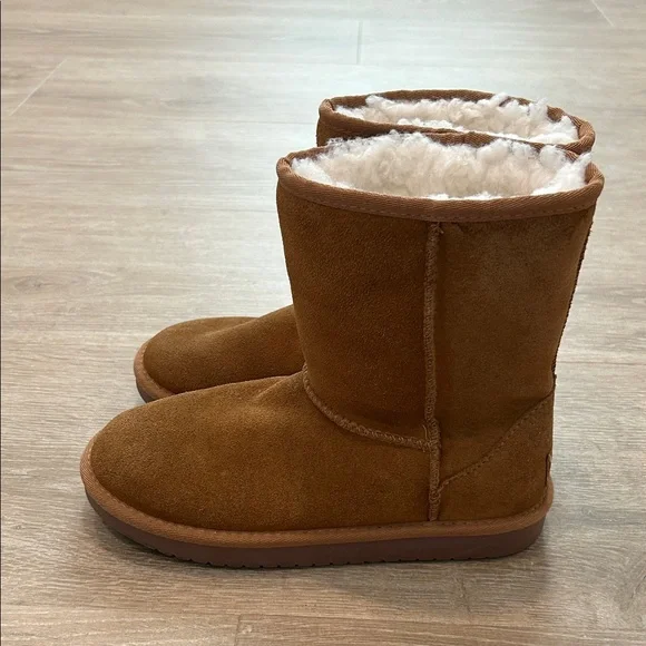 Koolaburra by Ugg Classic Chestnut Brown Shearling-Lined Winter Boots