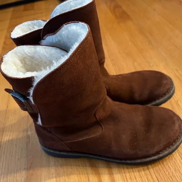 Birkenstock Uppsala shearling suede boots in the color Espresso brown