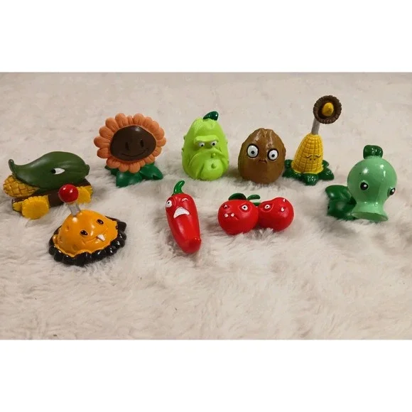 Plants Vs. Zombies Large Lot of 9 Figures cake‎ topper toys used