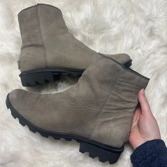 Sorel “Phoenix” Waterproof Leather Zip Up Booties in Gray/Tan size Women’s 10.5