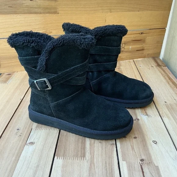 Women's Black Winter Boots with Faux Fur Lining