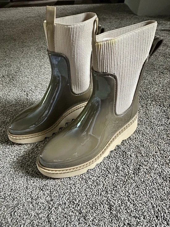 Dolce Vita Woman’s Tropic H2O Boots Size 9 NWT Waterproof Dk Moss