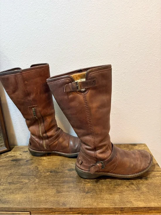 UGG Tupelo Brown Leather Tall Riding Boots Sheepskin Lined Buckle Detail Size 7