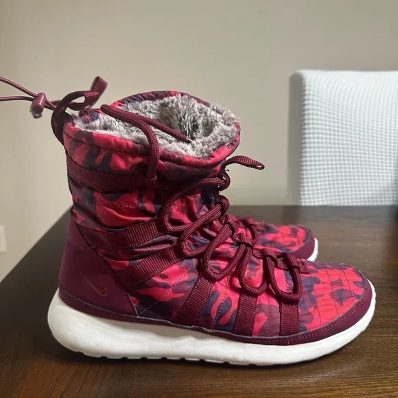 Nike Maroon & Pink Camo Padded Winter‎ Boots