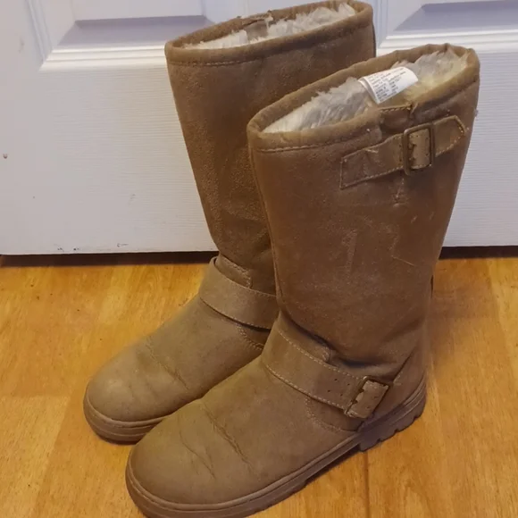 Boots fleece lined size 8 tan color by SO