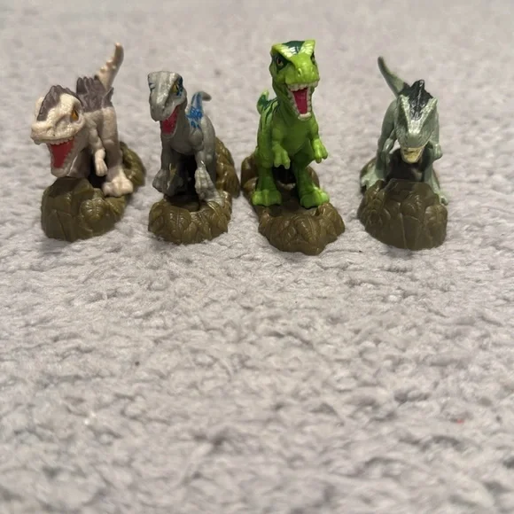 Jurassic World Dominion Micro Collection 4 Dinosaur Figures