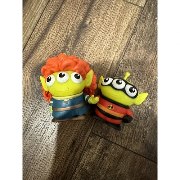 Disney Pixar‎ Alien Remix Merida Brave Mr Incredible Toy Story Figure Lot of 2