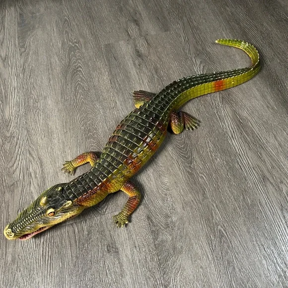 Dor Mei Alligator Toy Figure 29