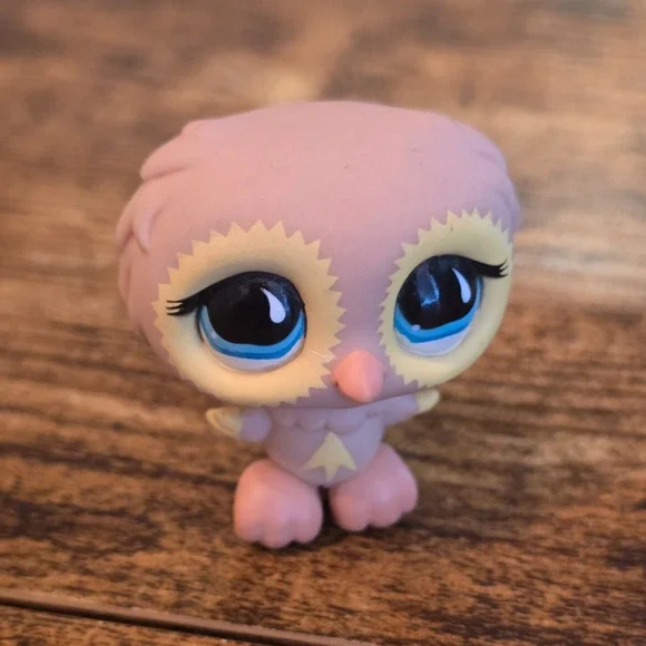 Hasbro Littlest Pet Shop Owl 674 from the 2007 