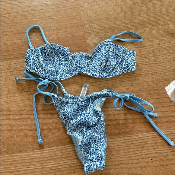 Frankie’s bikinis set