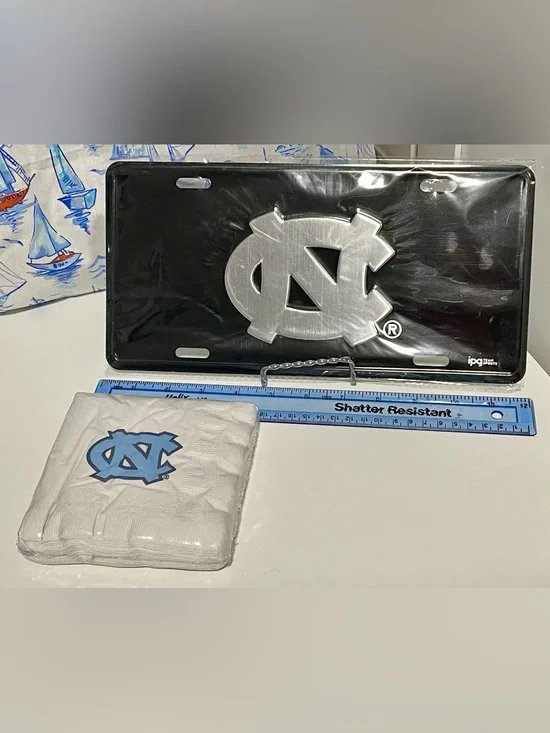 UNC Tar Heels Set- 1 license plate, 2 packs napkins