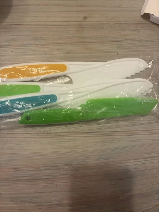 White Plastic Party Knives for kids over two great Montessori set Green Accent