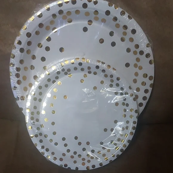🎉 Elegant Gold Polka Dot Disposable Plates