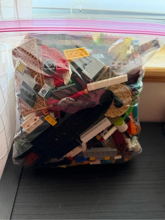 Total random bag of legos. Large variety. All random pieces.