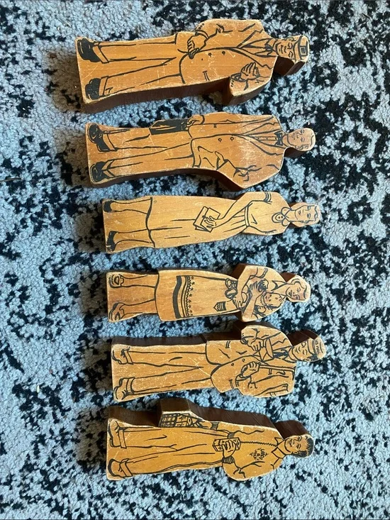 Vintage Wooden Figure Toy Set in Natural Brown - Classic Play Characters