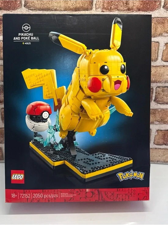 LEGO 72152 Pokemon Pikachu And Poke Ball Display Set 2050 Pcs