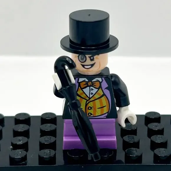 LEGO Sh0647 Batman Penguin Minifigure Lavender Legs Bright Vest Villain EUC