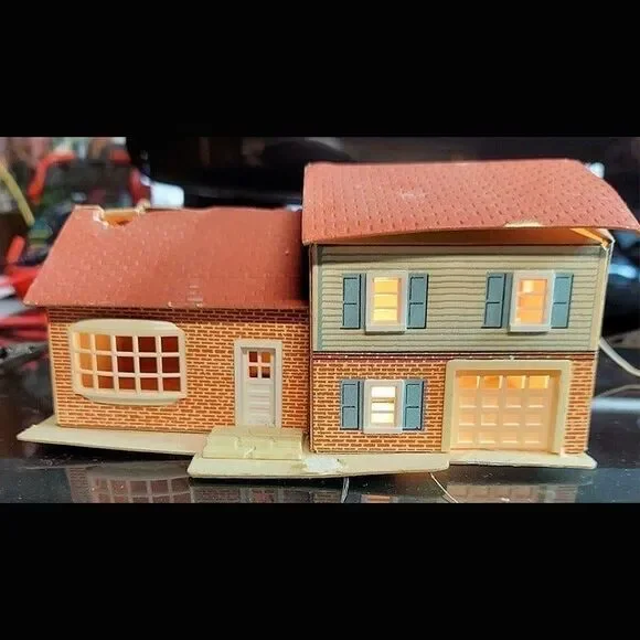 Split Level Houses Lot of 2 HO 1950s Cardboard Vintage IDEAL Models?