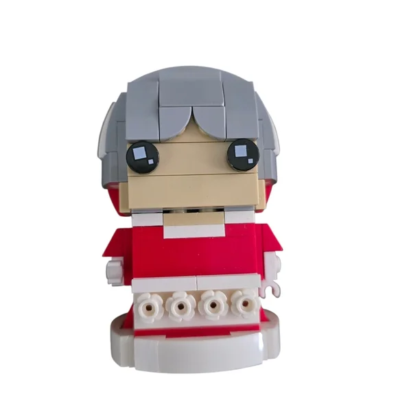 LEGO BrickHeadz Mrs. Claus #40274 – Retired Collectible Set