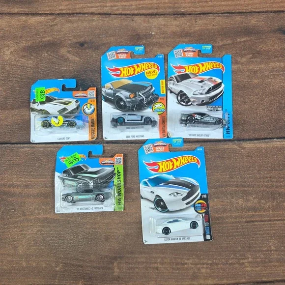 Hot Wheels Toy Cars Kids 1:64 Multicolor Good Diecast Mustang Camaro Lot of 5