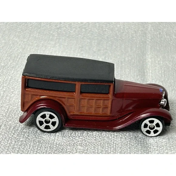 Maisto 1932 Ford 1/64 loose diecast‎ car Burgundy/wood