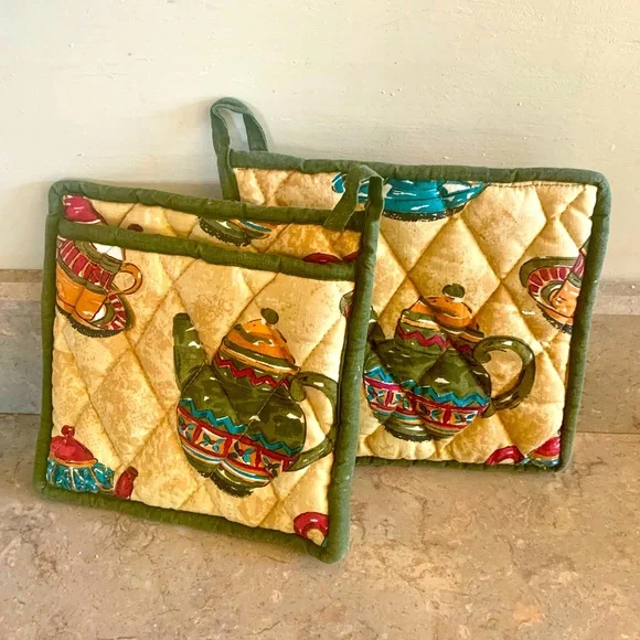 Home Kitchen Quilted Teapot Pot Holder Pair - Green and Cream