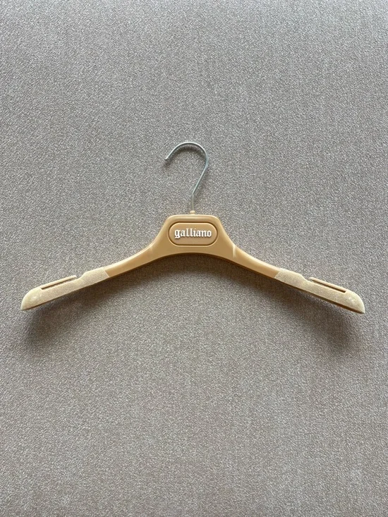 GALLIANO Hanger
