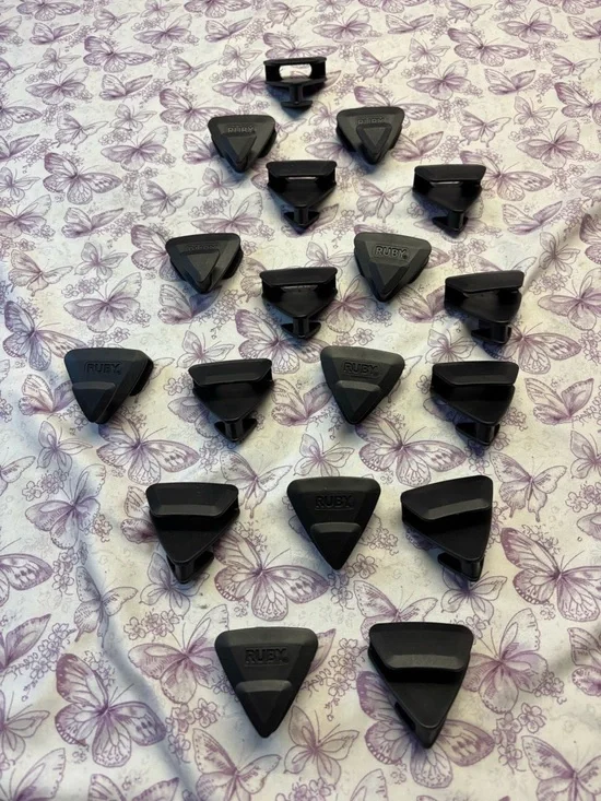📍*As Seen On TV*Ruby Space Triangles- Set of 18