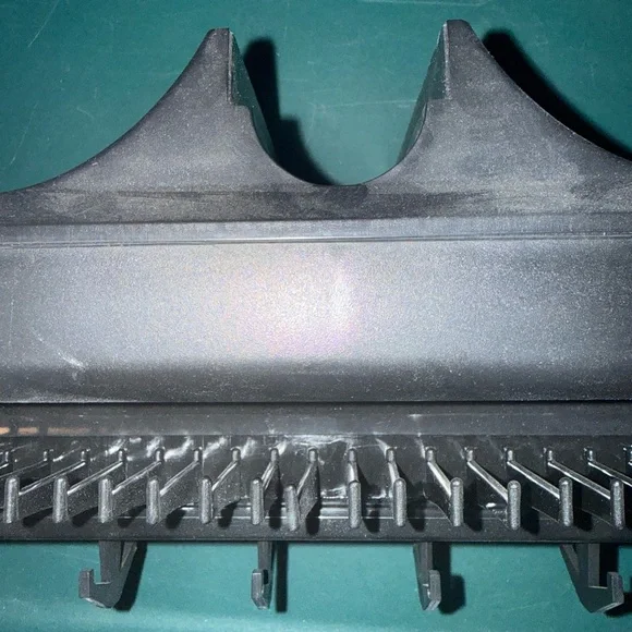 Rotating tie holder