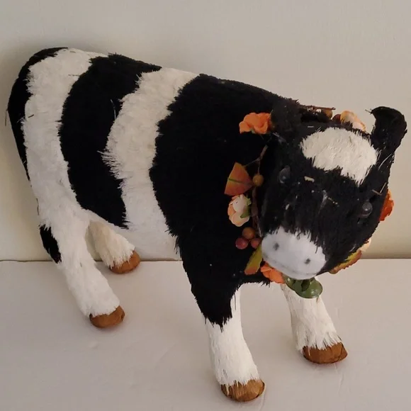Pier 1 Fall Going Into Christmas Straw Farm Cow Animal 18 X 13