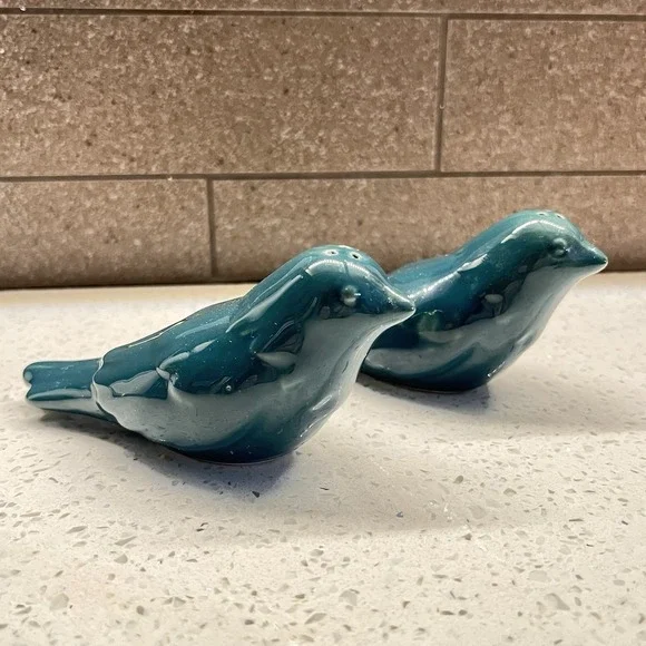 Pier 1 Imports Teal Ceramic Bird Salt & Pepper Shaker Set Retired MCM‎ Farmhouse