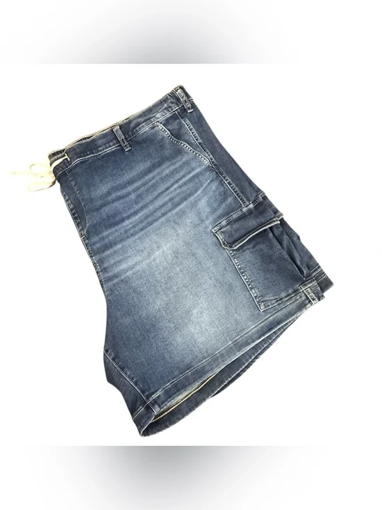 Torrid Size 5 Medium Wash Denim Cargo Utility Shorts Plus Size 5X