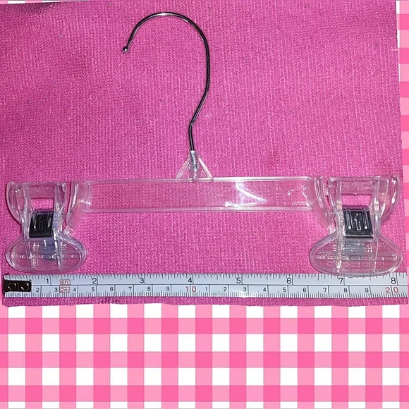 18 Plastic Retail Hangers