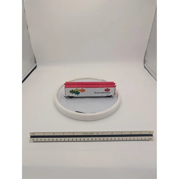 HO Scale Canadiana 1867 Boxcar White Red‎ Maple Leaf Model Train Rolling Stock