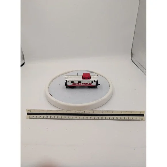Silver Streak‎ HO Scale Boxcar Model Train Silver and Red Rolling Stock