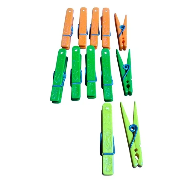 Lot‎ of 12 Penley Made in USA Plastic Clothes Pins Floral Design MCM