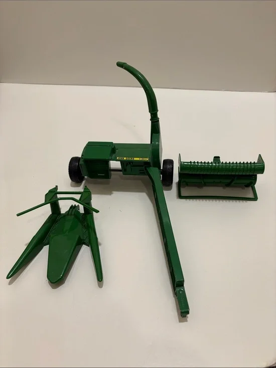 Ertl John Deere Forage Harvester, item 509. 1:16 scale.