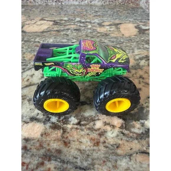 Hot Wheels Monster Trucks Test Subject 1:24 Diecast Purple Green 8