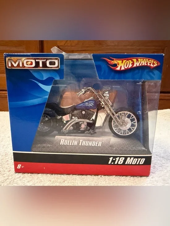 NWT Mattel Hot Wheels Rolling Thunder 1:18 Motorcycle 2006 K5063 Larry Wood HD