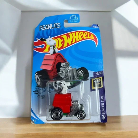 2019 Hotwheels Peanuts Snoopy HW Screen Time #9 Car 1/64 Diecast Vehicle NEW